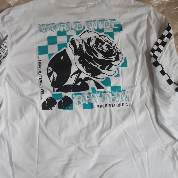 Original Use long sleeve graphic TeeShirt - Picture 2 of 3